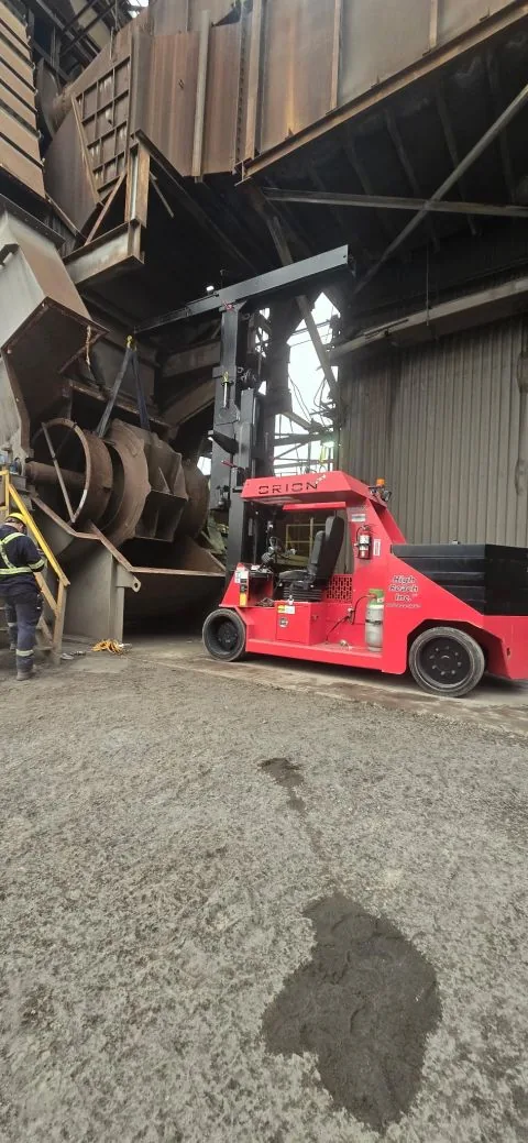 Rotor slung and manoeuvred out for the swap